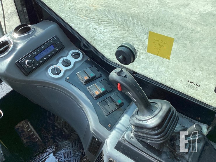 2015-giant-v5003-image-13