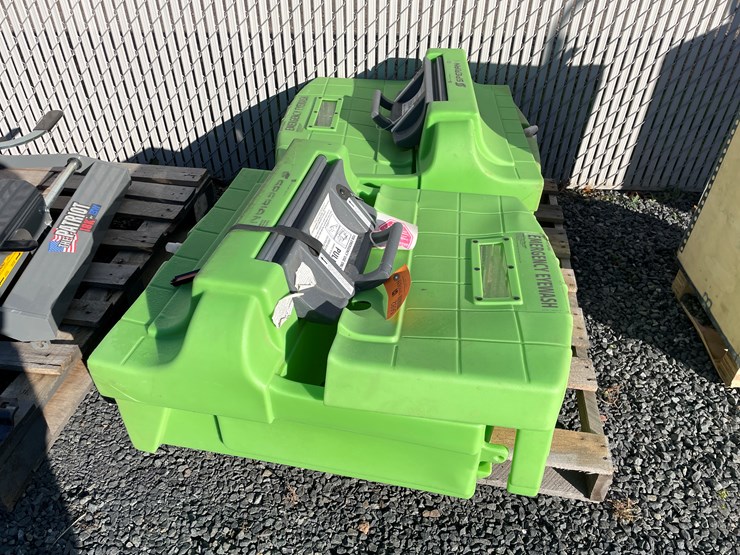 #5682-•-(2)-sperian-emergency-eyewash-stations-image-1