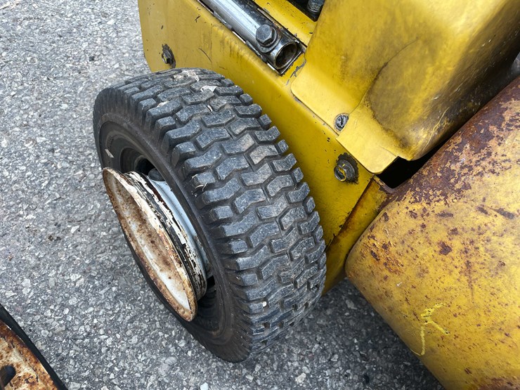 #14035-•-(2)-bolens-24"-snow-blower-(o4)-image-13