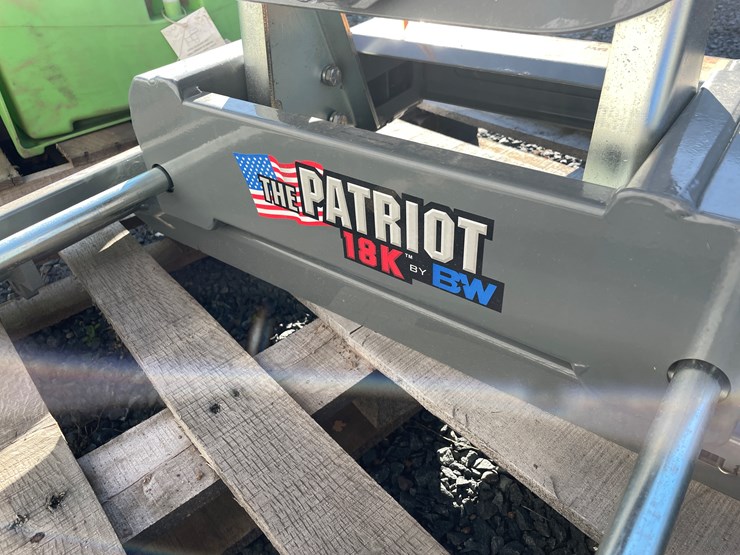 #5683-•-the-patriot-b&w-18,000lb-5th-wheel-hitch-with-universal-brackets-image-9