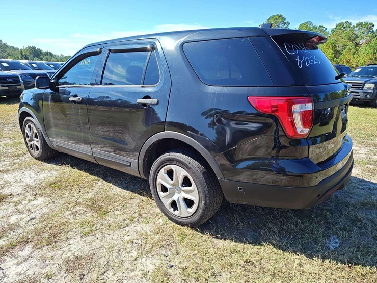 2016-ford-explorer-image-2