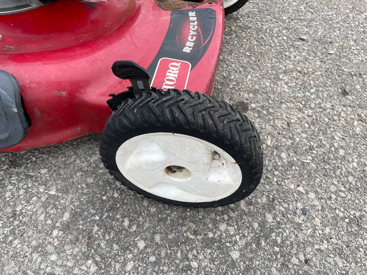 #14030-•-(2)-toro-recycler-lawn-mowers-(o4)-image-35