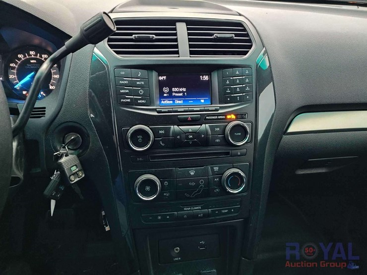 2016-ford-explorer-image-16