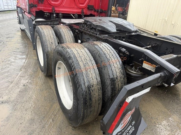 2015-freightliner-cascadia-113-image-22