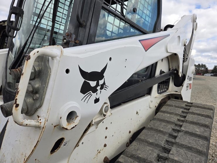 2019-bobcat-t740-image-19