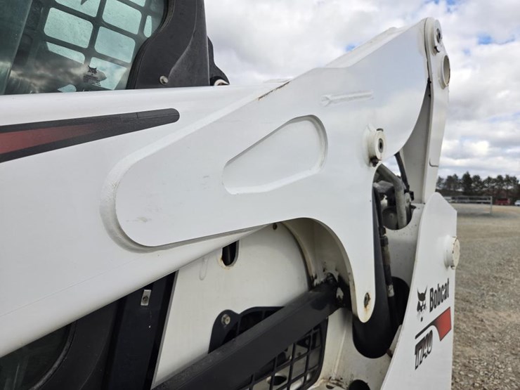 2019-bobcat-t740-image-20