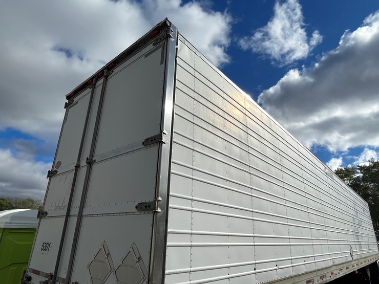 1996-utility-53'-image-42