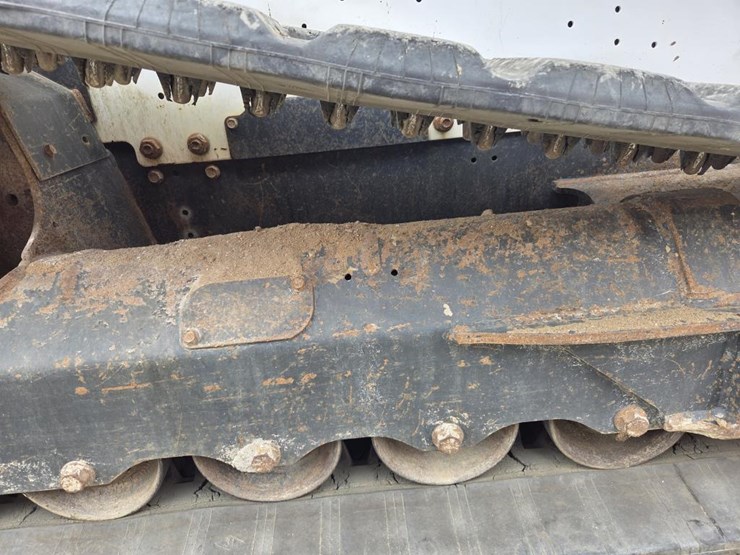 2019-bobcat-t740-image-45