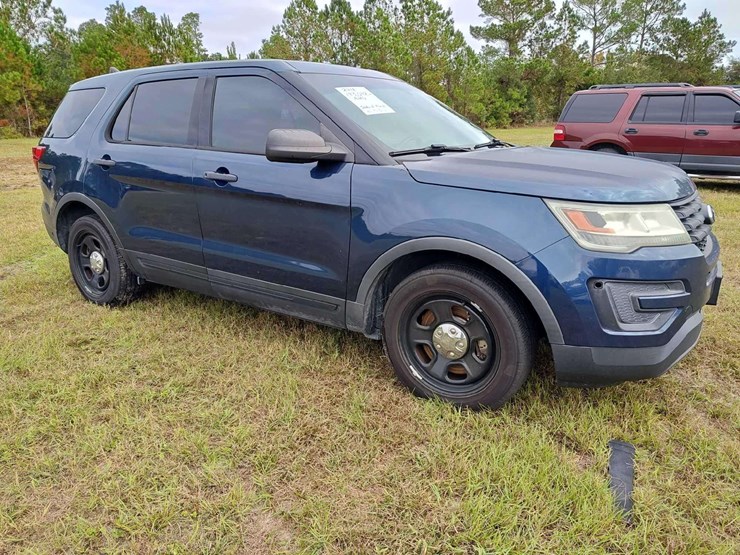 2016-ford-explorer-image-2