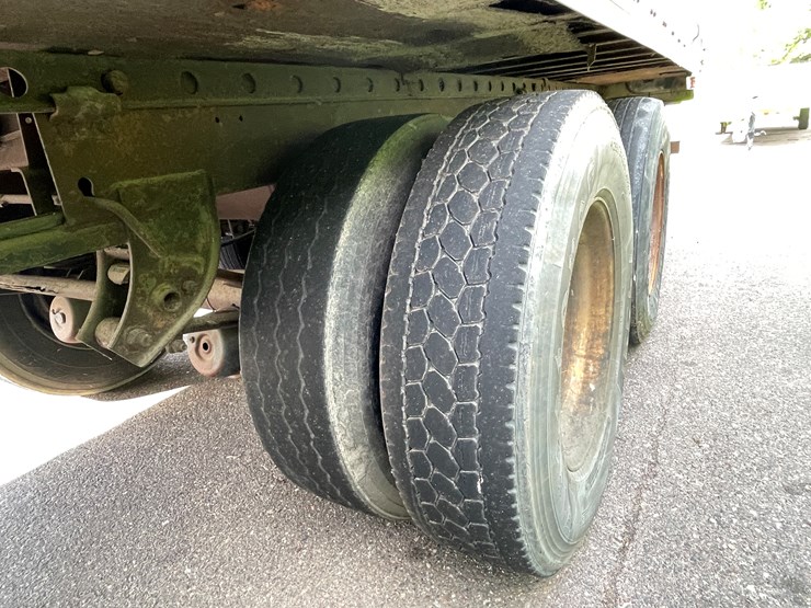 1996-utility-53'-image-27