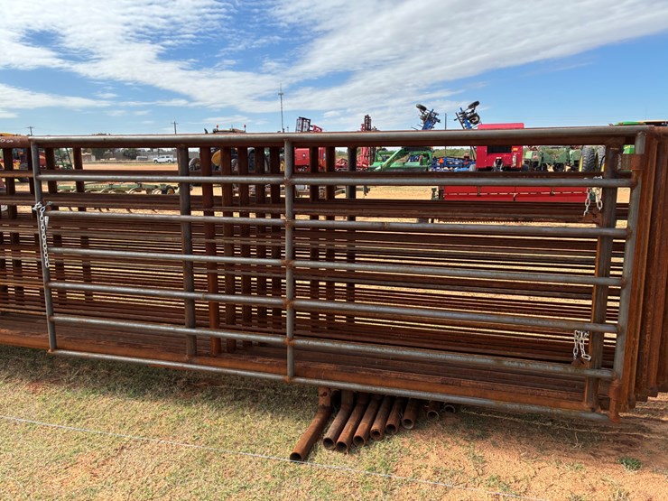 #t8212-•-(10)-cattle-panels-image-2