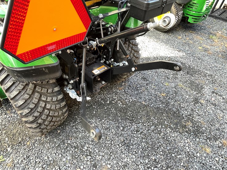 2024-john-deere-1025r-image-25