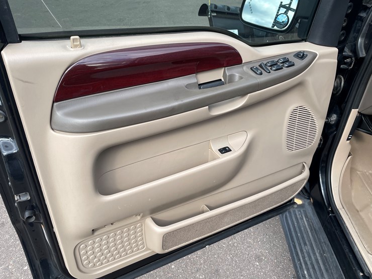 2003-ford-excursion-image-71