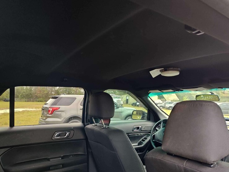 2017-ford-explorer-image-8