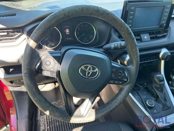 2019-toyota-rav4-le-image-11