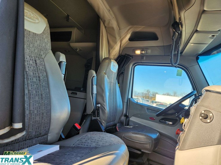 2020-peterbilt-579-image-44