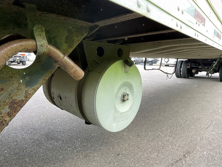 1996-utility-53'-image-21