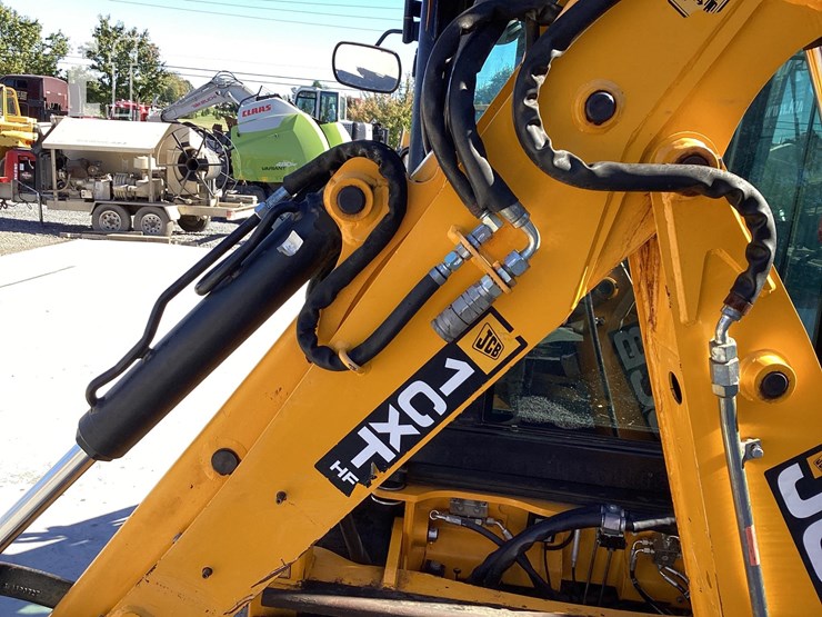 2021-jcb-1cxt-image-13