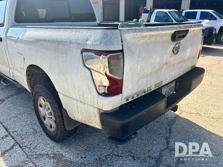 2018-nissan-titan-image-35