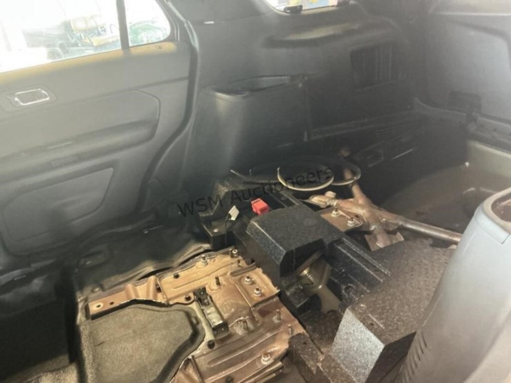 2017-ford-explorer-image-21