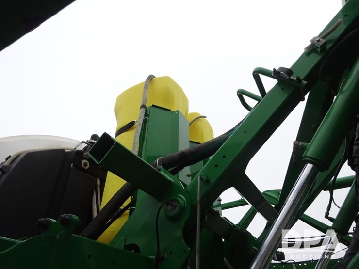 2021-john-deere-r4038-image-81