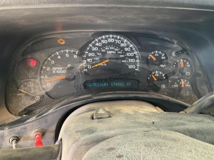 2005-chevrolet-2500hd-image-18