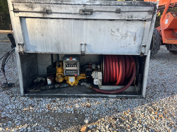 #4632-•-oil-pump-w/-hose-reel,-meter-and-hose-image-1