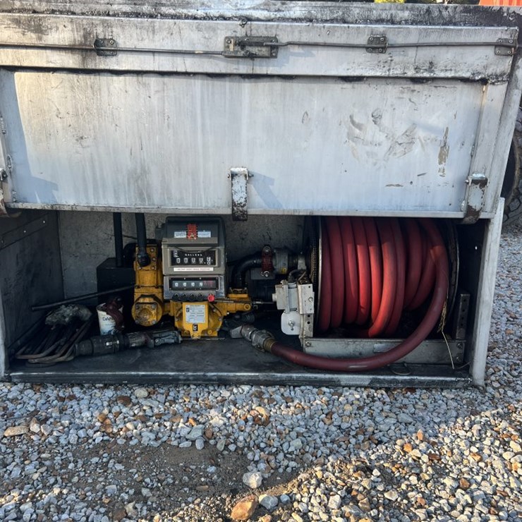 #4632 • Oil Pump w/ Hose Reel, Meter and Hose