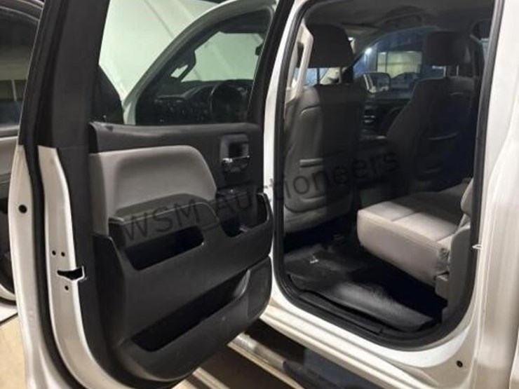 2015-chevrolet-silverado-2500hd-image-28