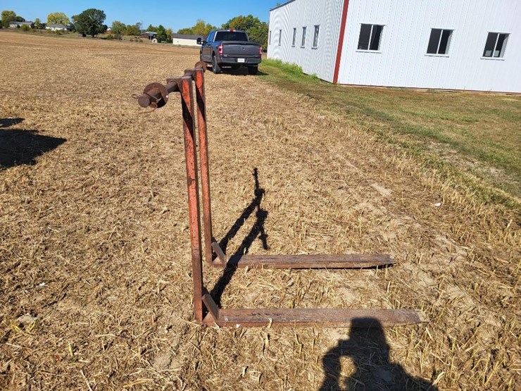 42"-pallet-forks-off-of-john-deere-310c-loader-backhoe-image-4