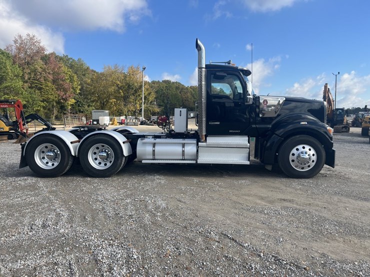 2021-kenworth-w990-image-6
