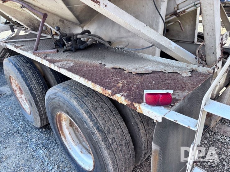 2003-volvo-10-image-41