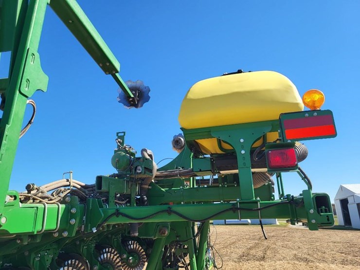 2021-john-deere-1745-image-33