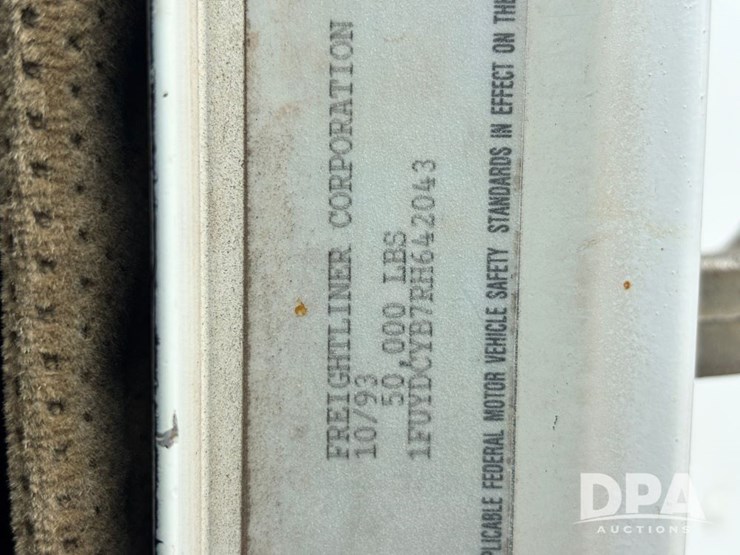 1994-freightliner-fld120-image-89