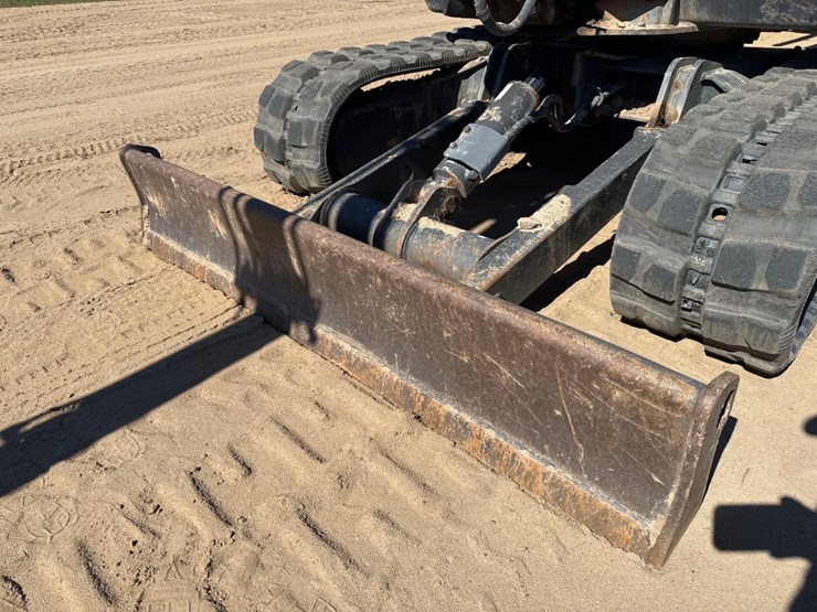 2022-case-cx57c-image-22