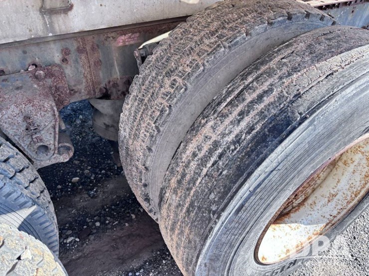 2003-volvo-10-image-50