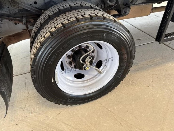 2015-ford-f550-image-8