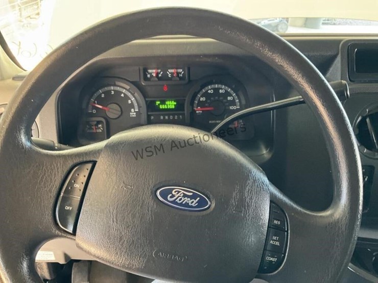 2009-ford-e350-image-18