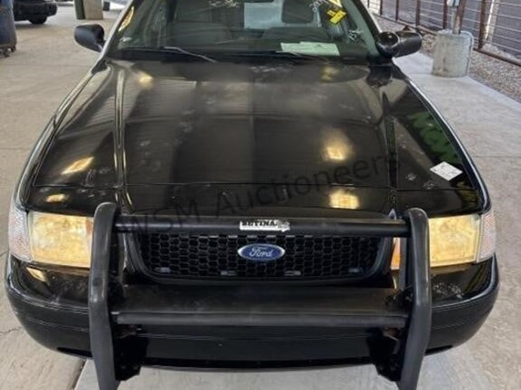 2009-ford-crown-victoria-sdn-image-3