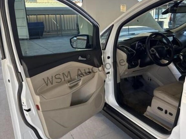 2013-ford-c-max-hybrid-wagon-image-23