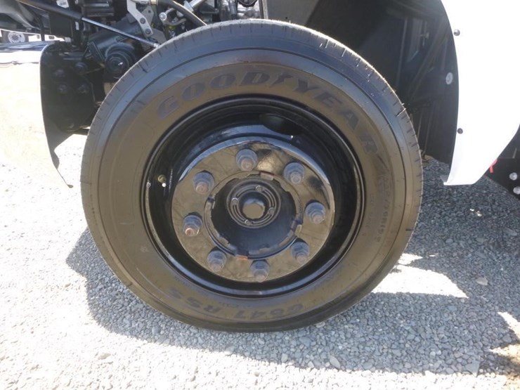 2023-chevrolet-silverado-image-22