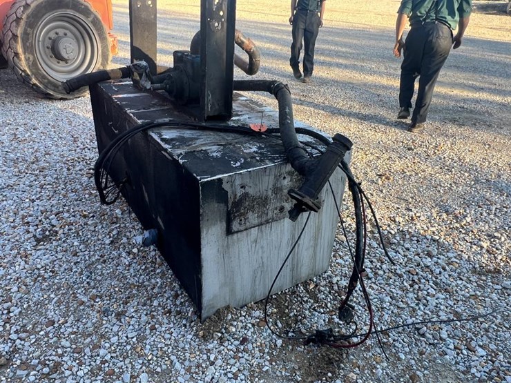 #4632-•-oil-pump-w/-hose-reel,-meter-and-hose-image-7