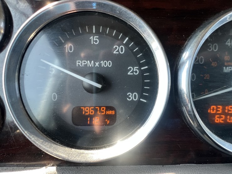 2015-peterbilt-389-image-17