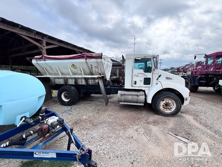 2005-kenworth-t300-image-6