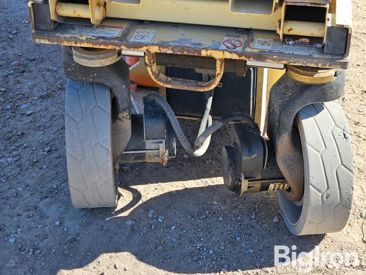 2006-jlg-2630es-image-17