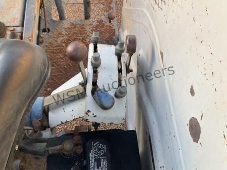 mitsubishi-my750-tractor-image-17