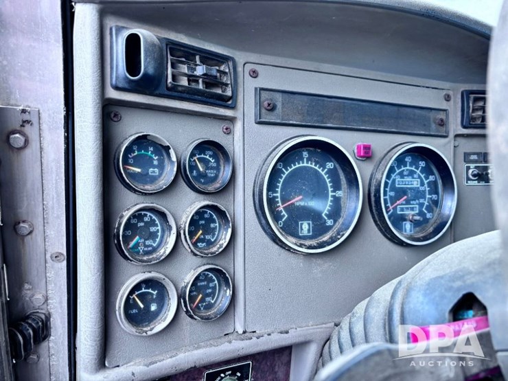 2005-kenworth-t300-image-77