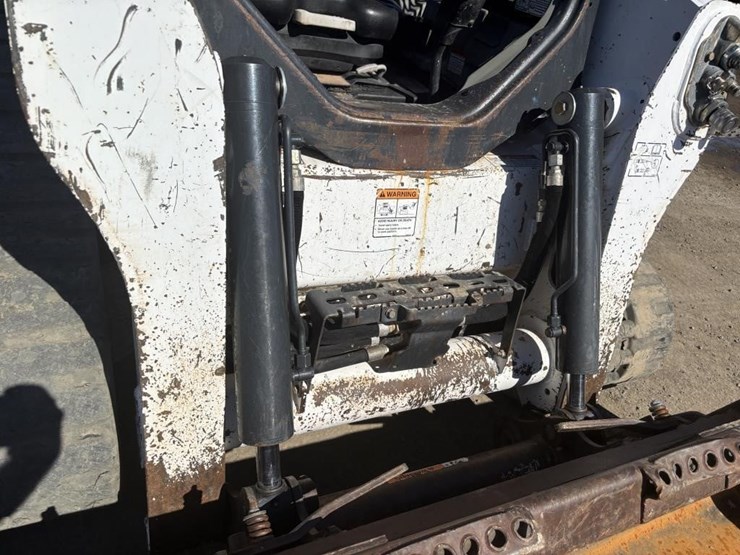 2016-bobcat-t770-image-12