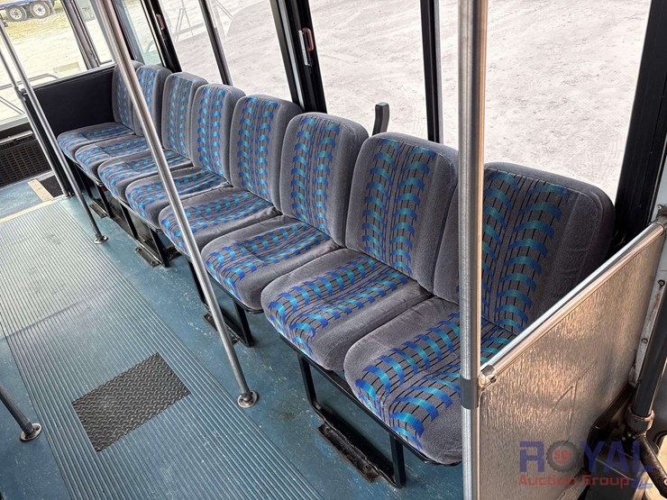 2000-thomas-saf-t-liner-mvp-image-12