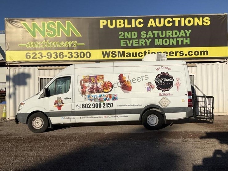 2011-mercedes-benz-sprinter-catering-van-image-1